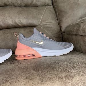 Nike Airmax Motion 2 Rose Gold & Grey